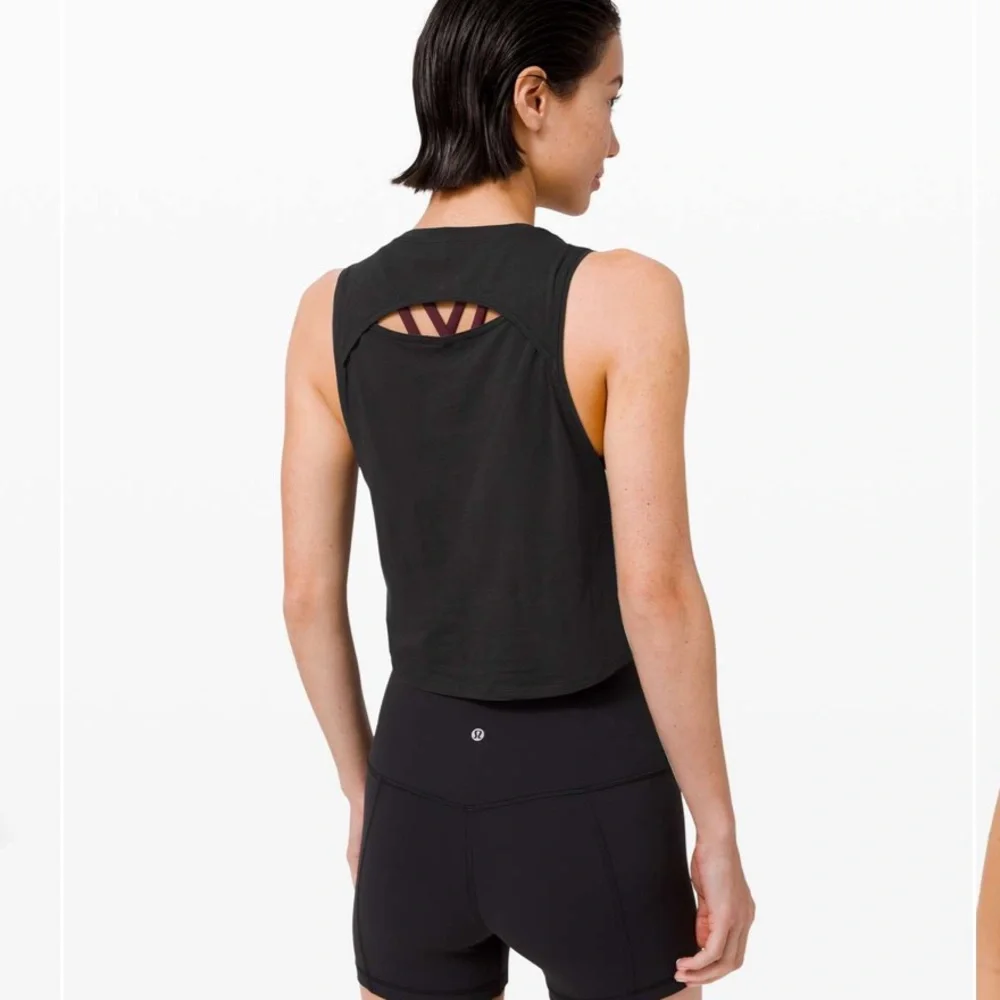Lululemon Cut Back Crop Tank in Black